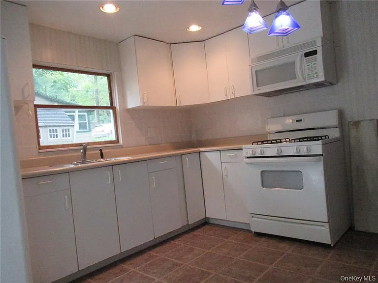 357 Mountain Lodge Rd — Photo 4
