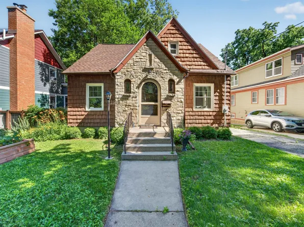 2626 Chamberlain Ave, Madison, WI 53705