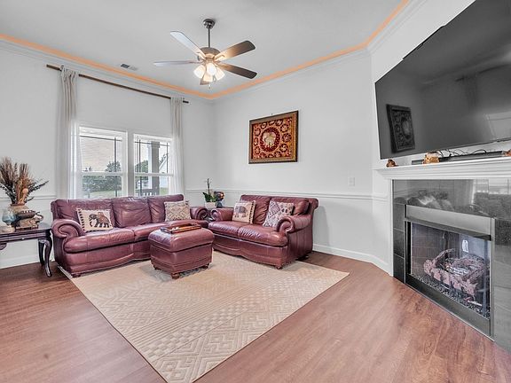 3rd image of 115 Steuer Place Dr