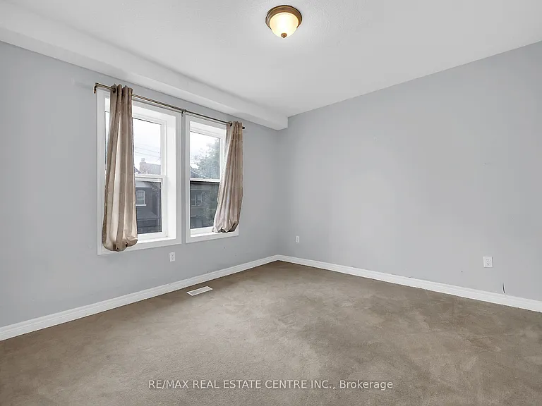 31 Gibson Ave — Photo 24