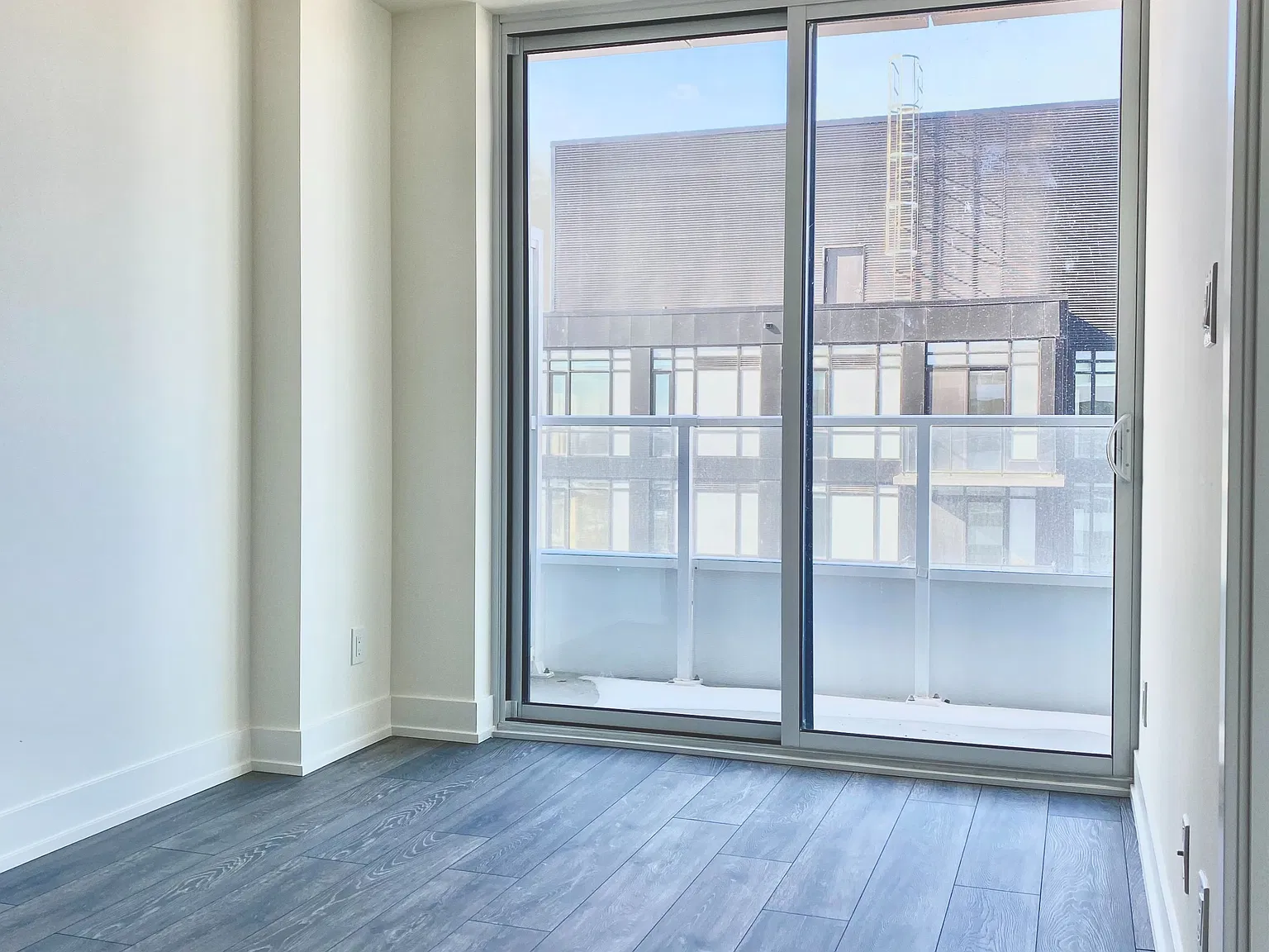 180 Fairview Mall Dr — Photo 4