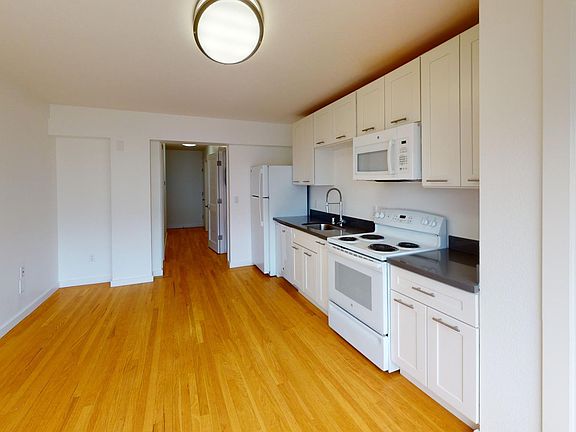 4th image of 1085 S Van Ness Ave APT 209