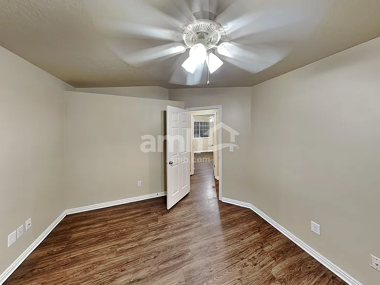 536 S 925 E — Photo 8