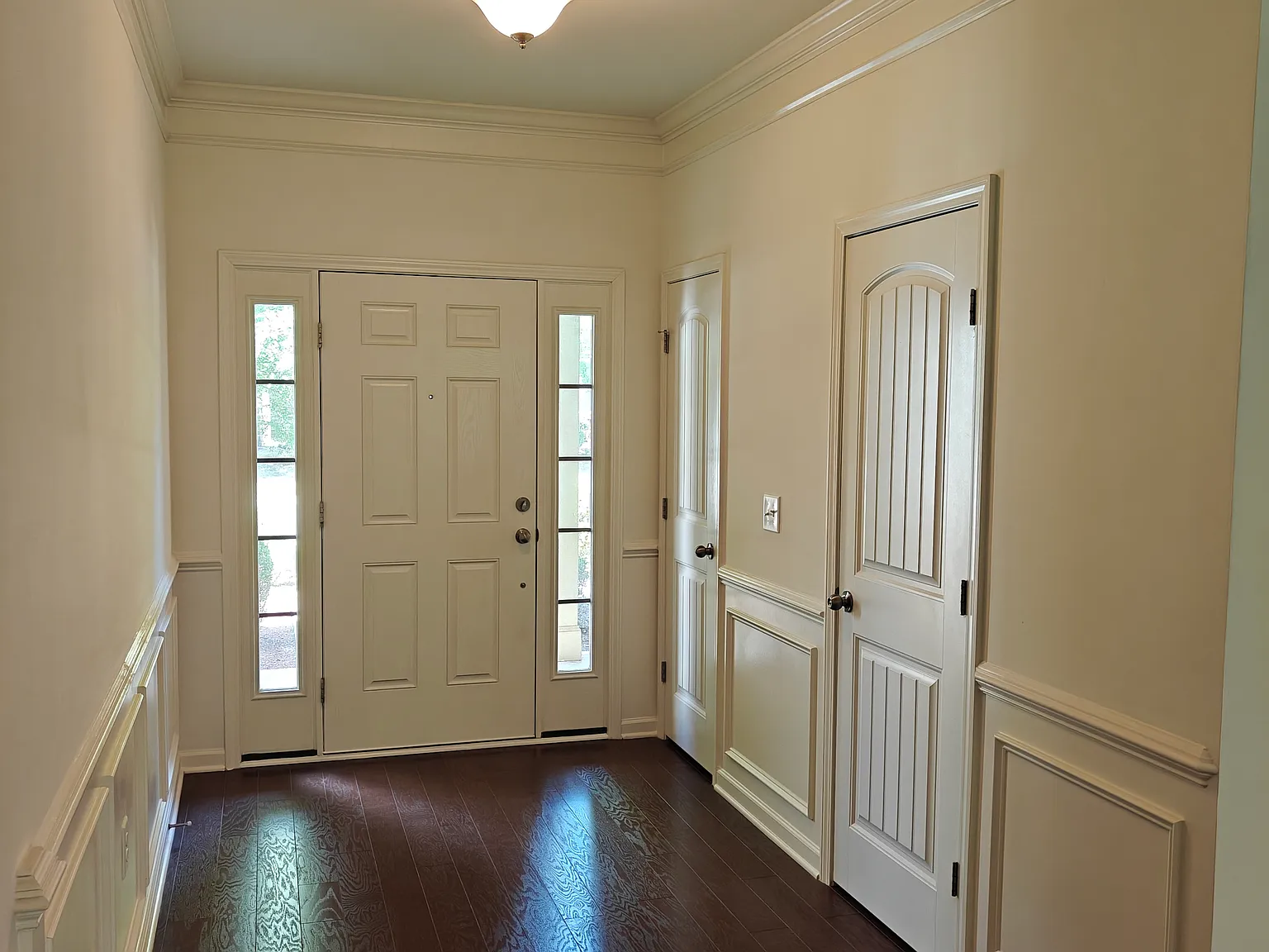 3 bed, 2.5 bath, 1994 sqft, $2,100 — Photo 3