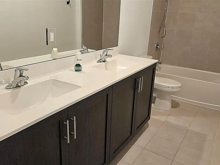 5 bed, 2905 sqft, $4,800 — Photo 3