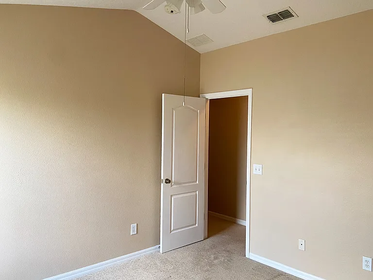 102 Wilton Cir — Photo 10