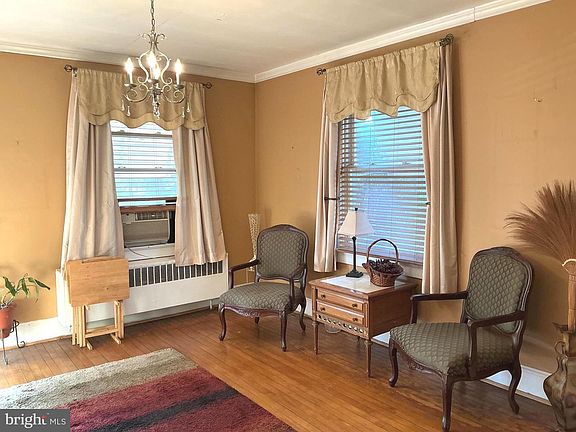3rd image of 520 E Mount Ida Ave