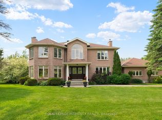 22 Marchbrook Cir, Ottawa, ON K2W1A1