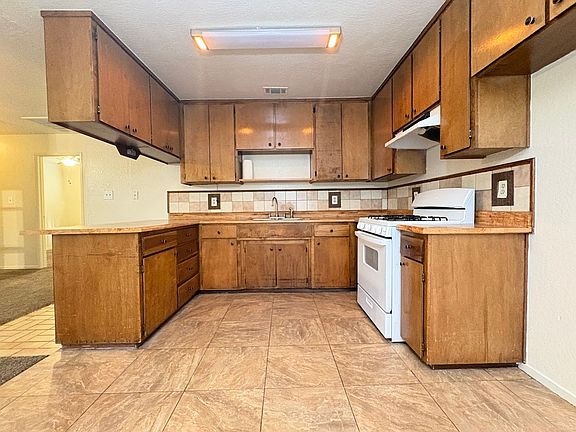 5th image of 1025 E 9th St