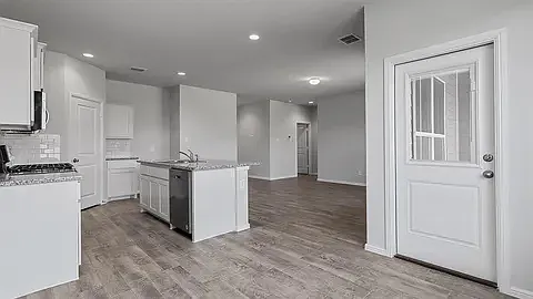3 bed, 1449 sqft, $2,350 — Photo 4