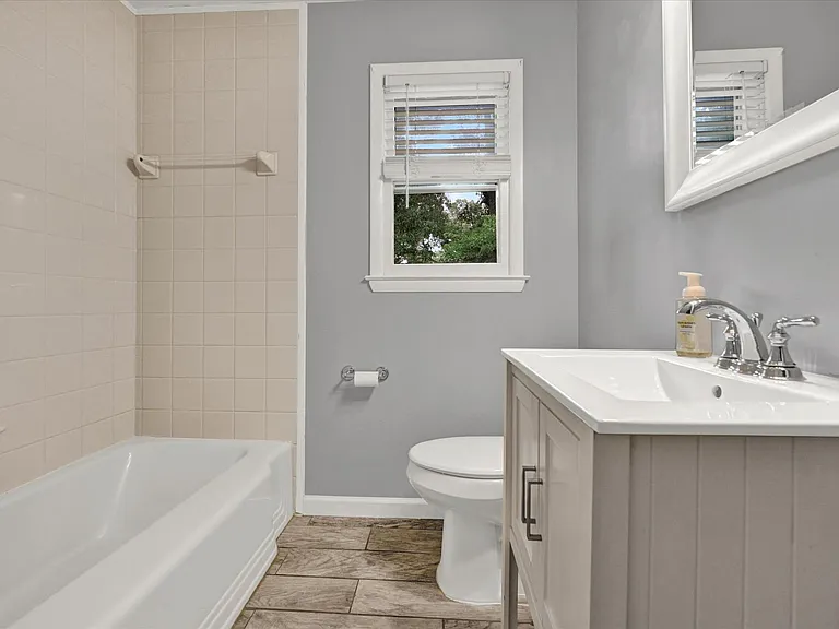 531 Kenmore Rd — Photo 11