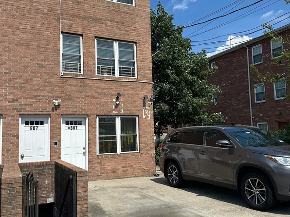 807 Barbey Street image 2 of 27