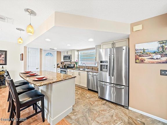 2nd image of 298 Cinnamon Lake Cir
