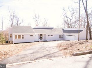 1701 Fox Hunt Ln, Harrisburg, PA 17110