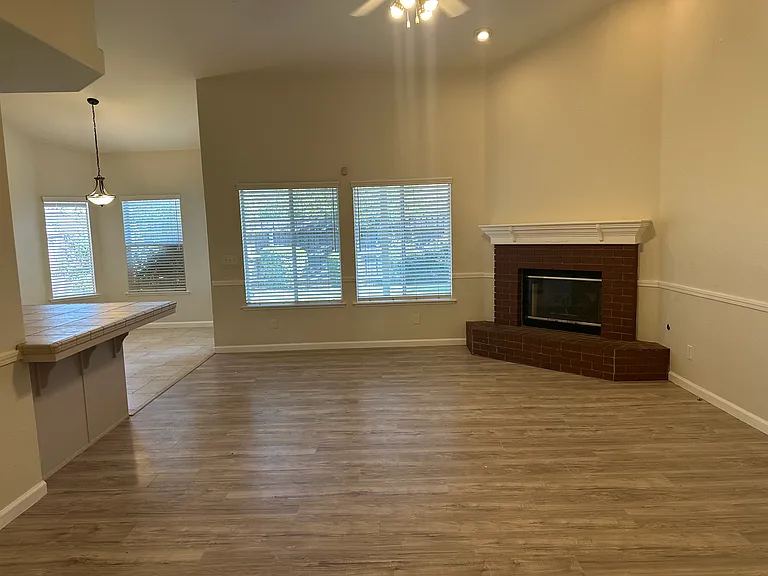 2523 E Cole Ave — Photo 5
