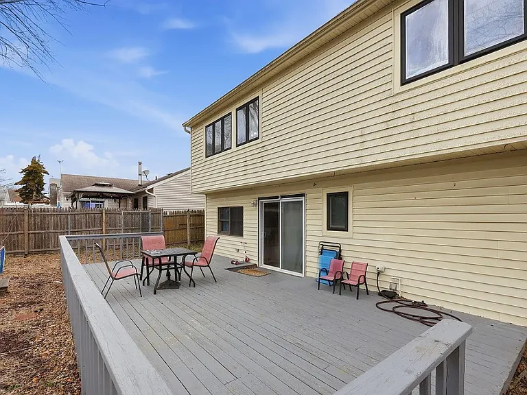 198 Village Dr — Photo 29
