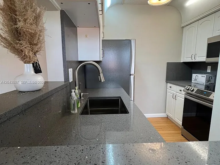 1300 N 17th Ave #205 — Photo 6