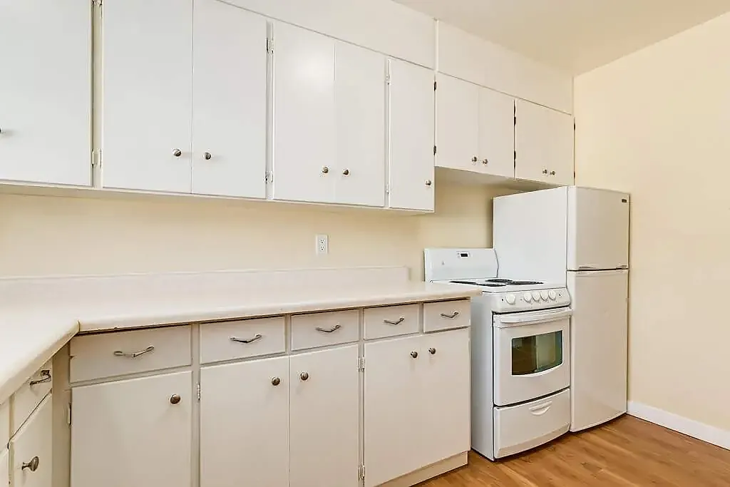 Skyview Apartments — Photo 4