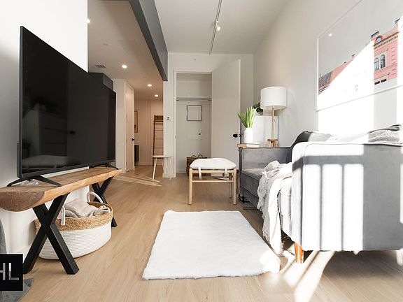 5th image of 931 Carroll St #215