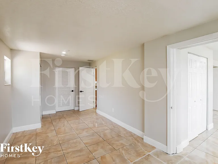 1900 NW 187th St — Photo 17