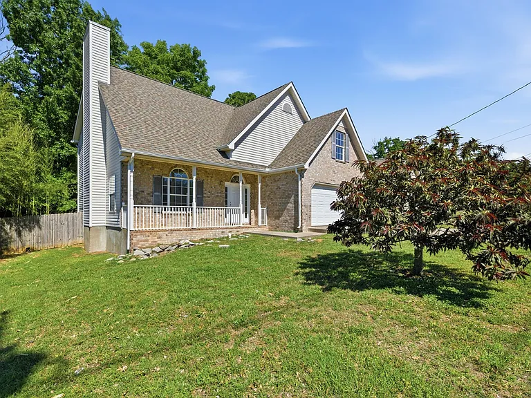 349 Clearlake Dr — Photo 3