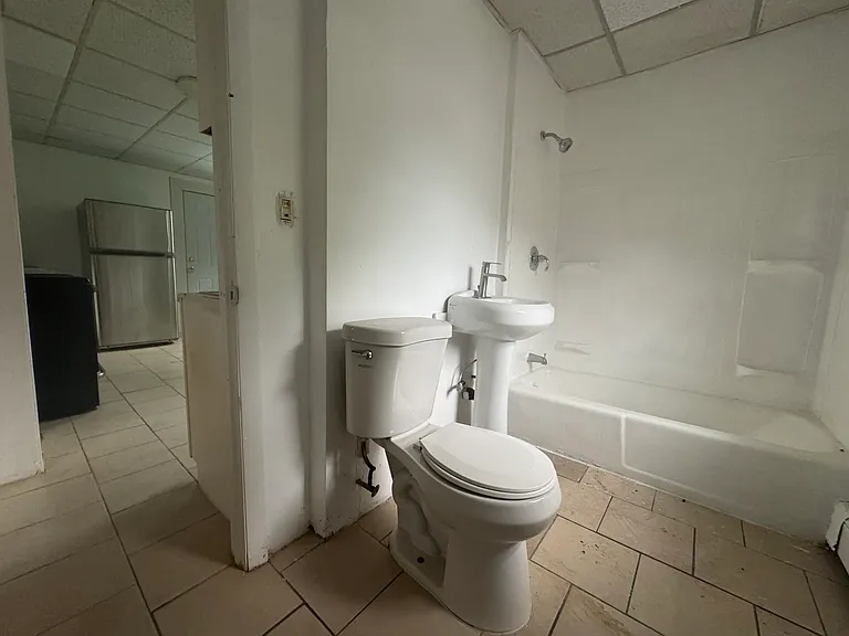 21 Manhan St #2R — Photo 7