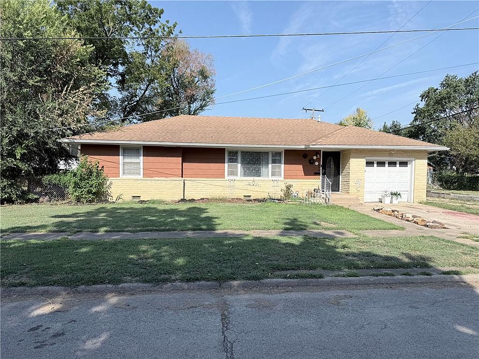 1st image of 409 N 15th St