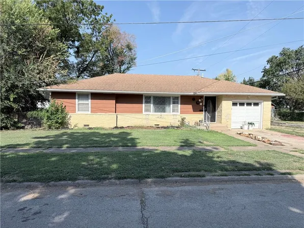 409 N 15th St, Independence, KS 67301
