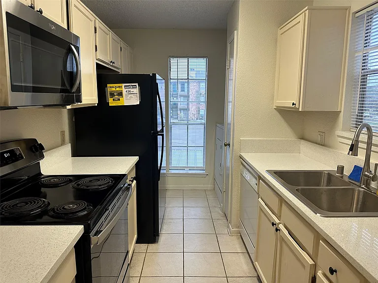2121 Hepburn St #104 — Photo 9