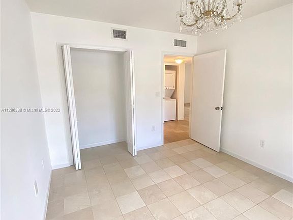 4th image of 940 NE 33rd Ter Unit 104