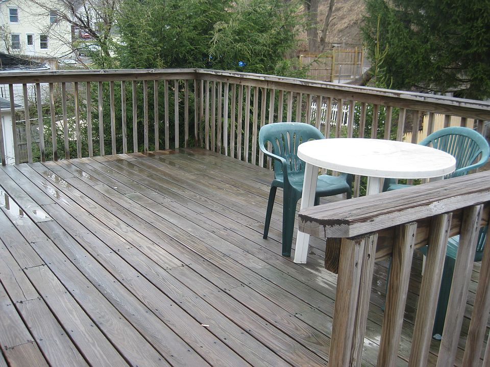 Large deck off of kitchen/dining room