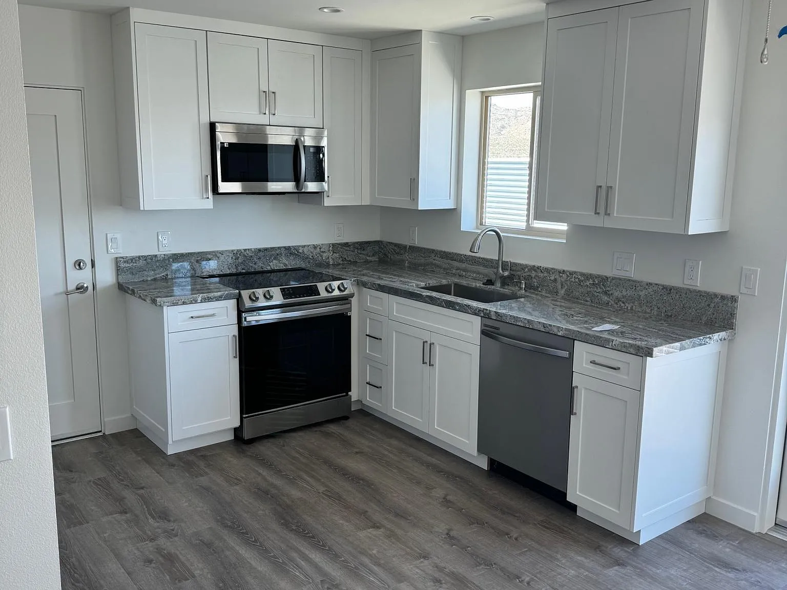 2 bed, 1100 sqft, $2,000 — Photo 4