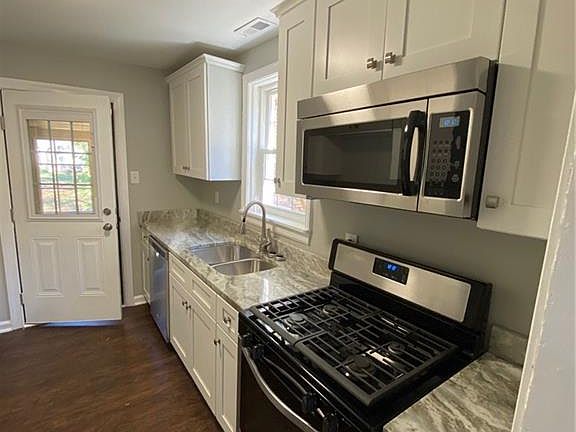 4th image of 1922 Maple Shade Ln