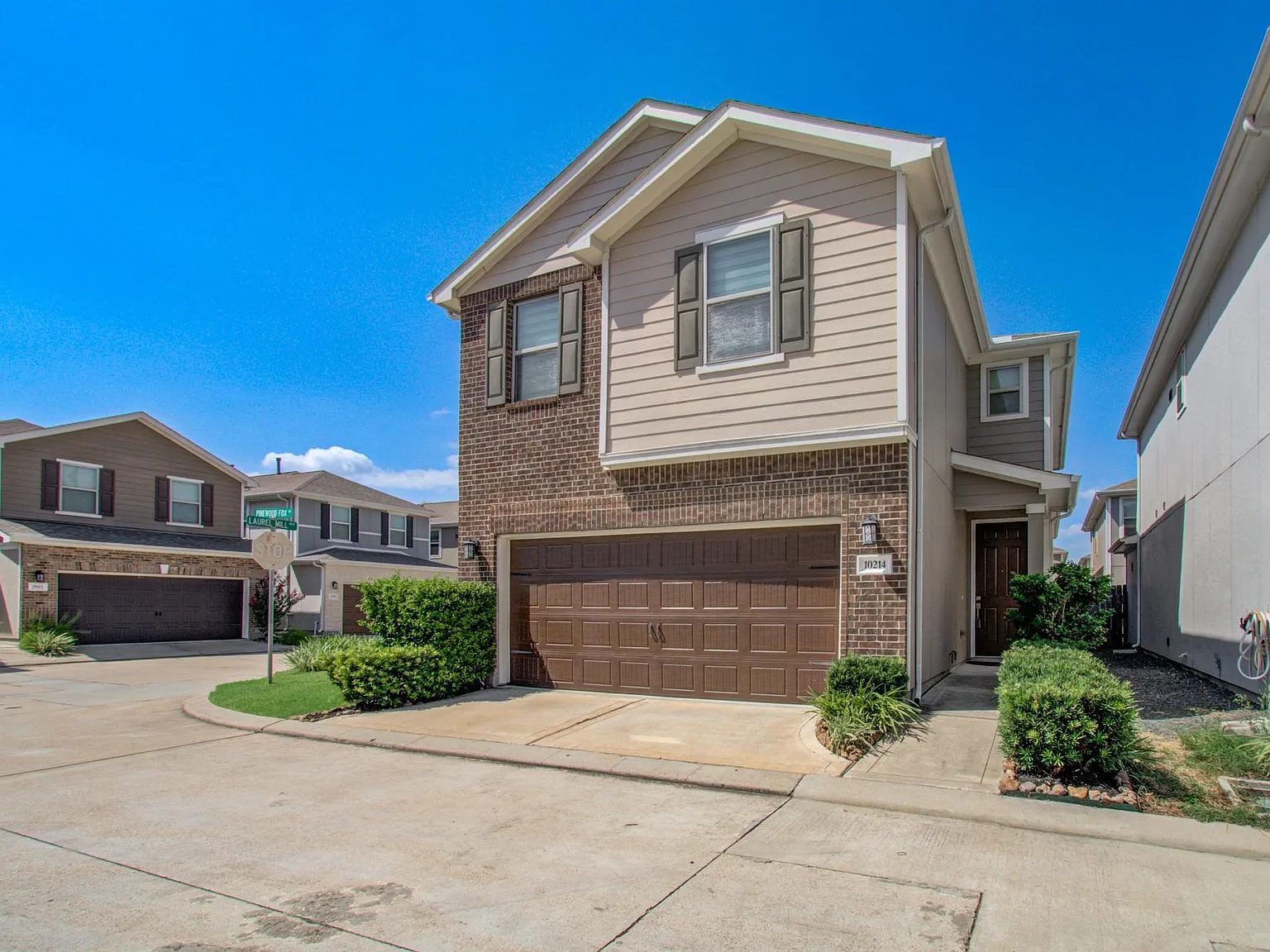 3 bed, 2.5 bath, 1948 sqft, $2,600 — Photo 4