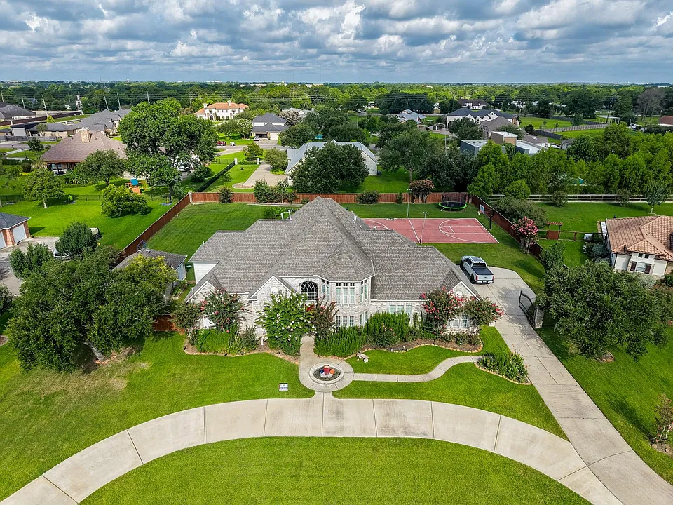 1904 Stonegrove Ct