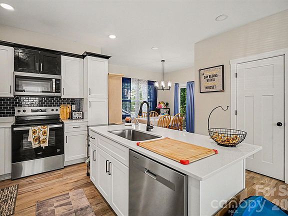 4th image of 620 Granite Ave