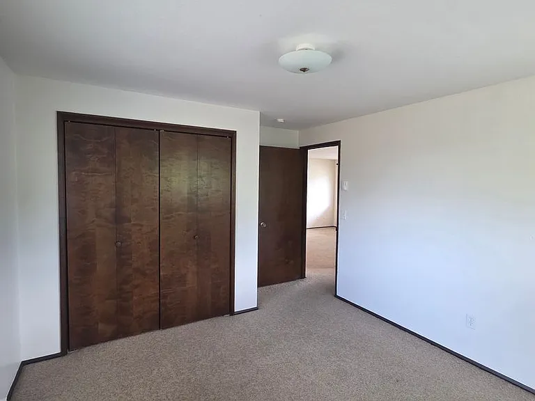 475 SW McFadden Ave — Photo 8