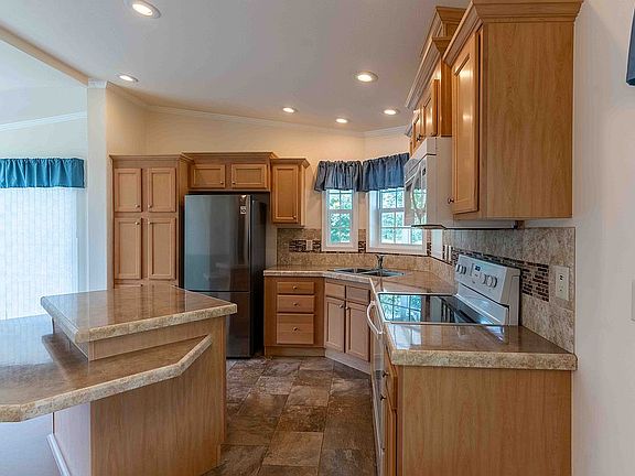 4th image of 26 Klondike Ln