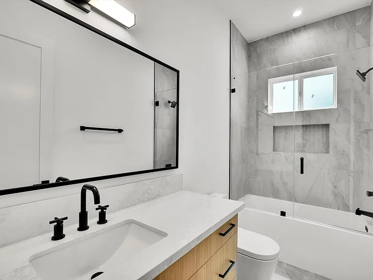 5022 Cahuenga Blvd — Photo 6