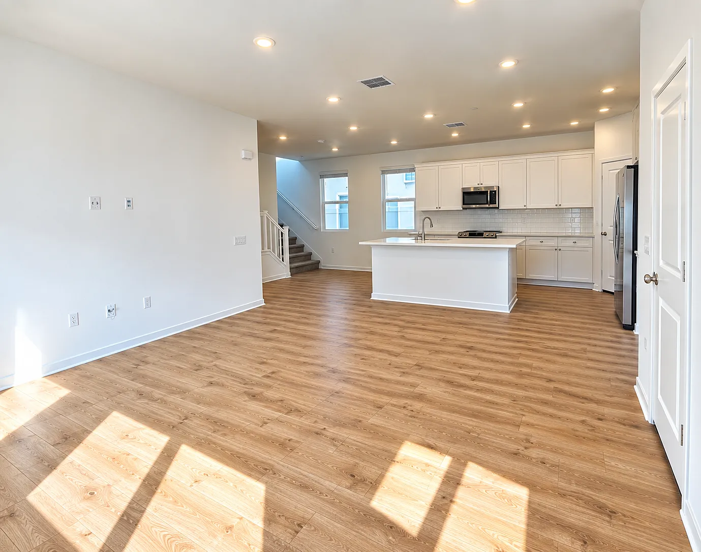 4 bed, 2.5 bath, 1920 sqft, $3,400 — Photo 4