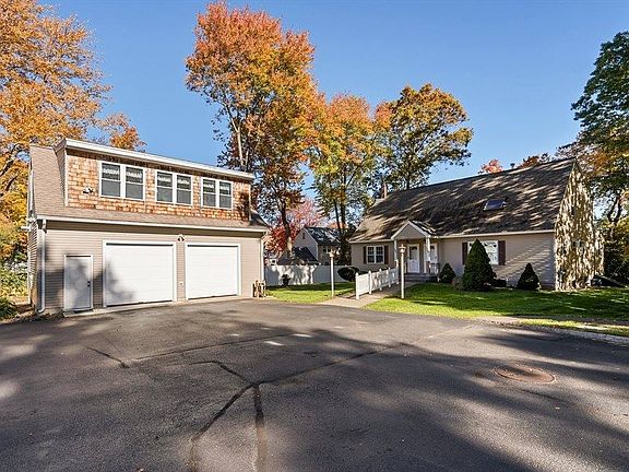 2nd image of 181 Pilgrim Rd #2