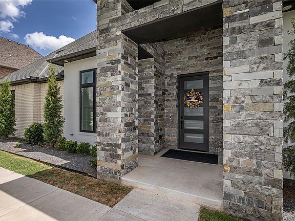 5th image of 3116 Basanova Dr