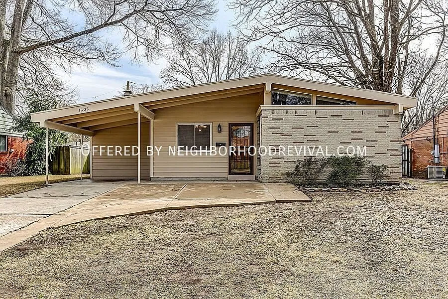 1305 Dogwood Dr