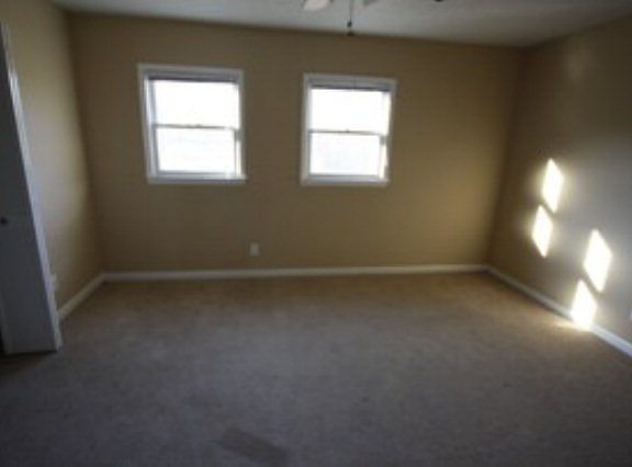 5th image of 10 Sommerset Ct