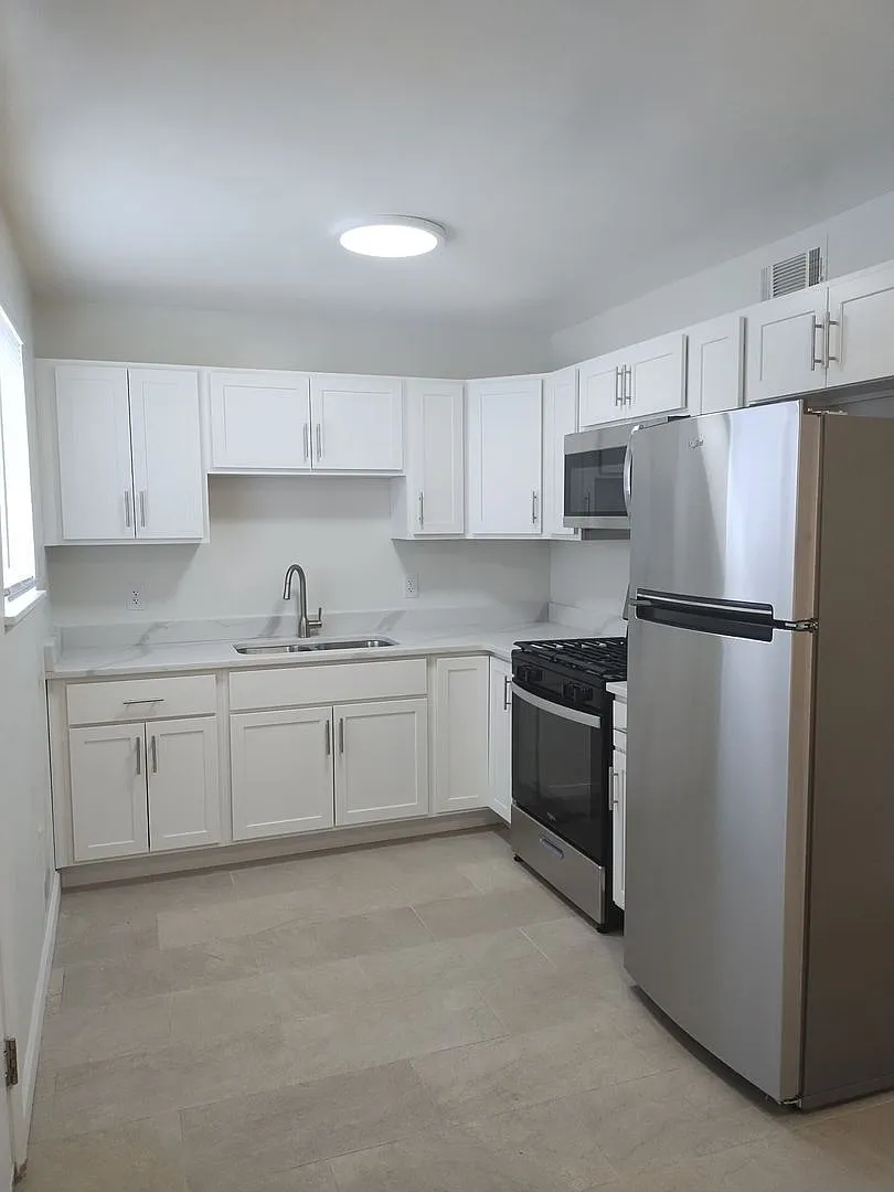 2 bed, 1.0 bath, 795 sqft, $1,295 — Photo 1