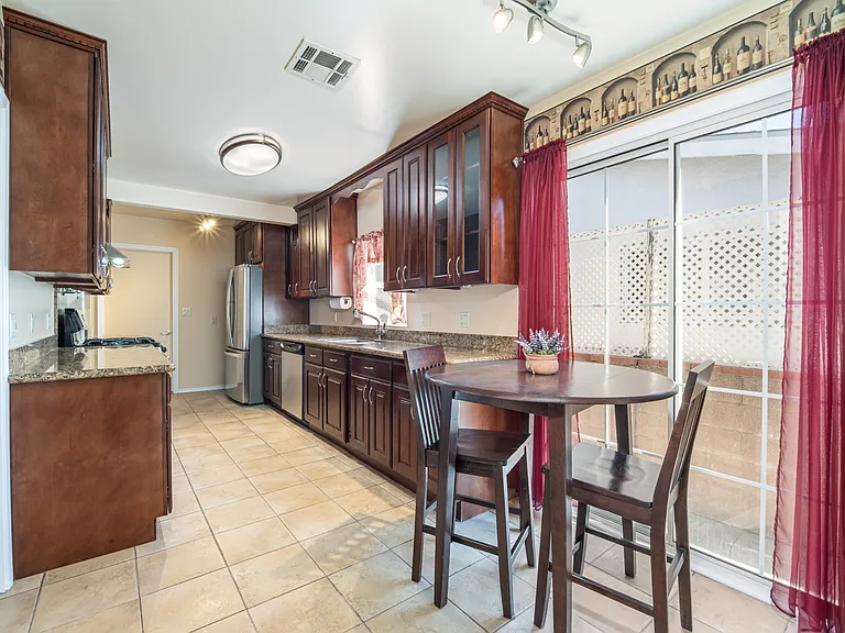14024 Cantlay St — Photo 12