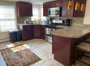 14 Main St APT 4, Easthampton, MA 01027
