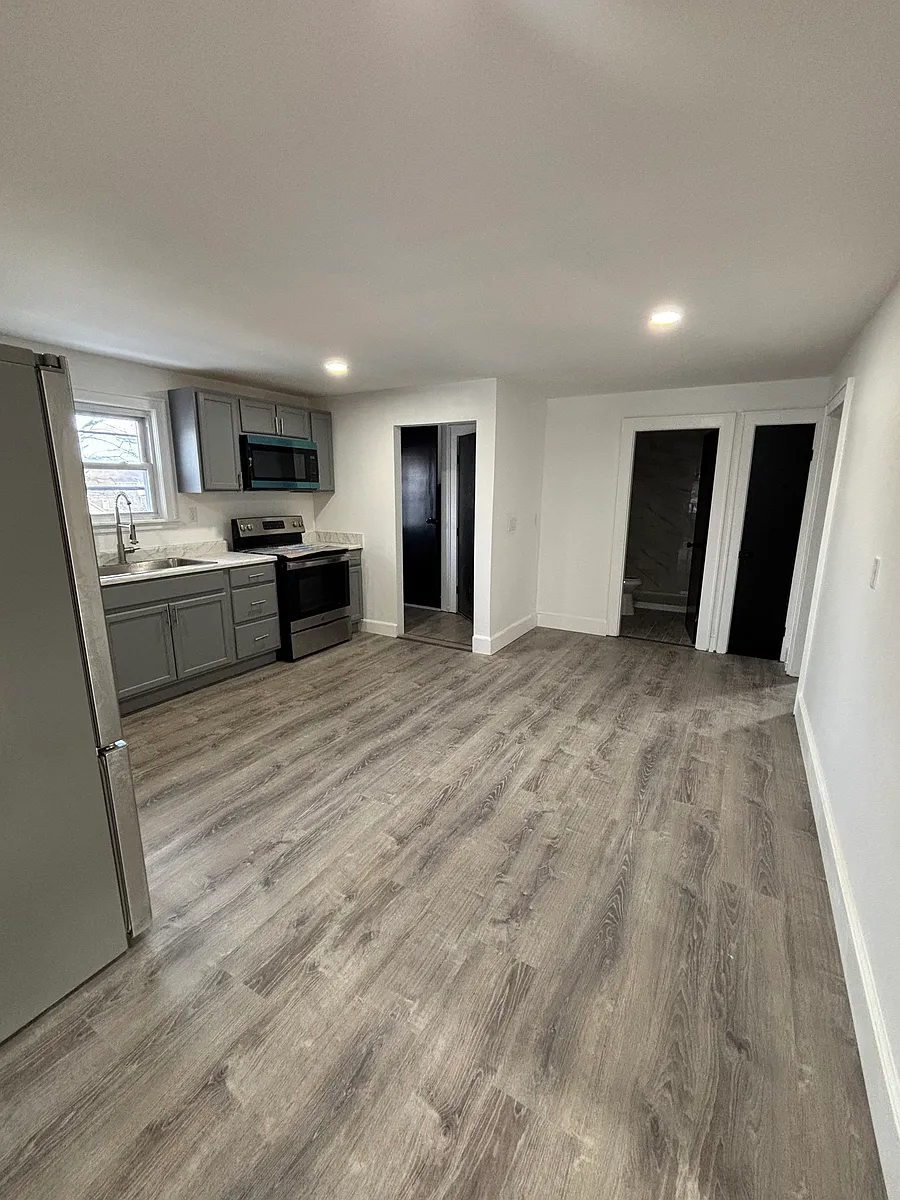 Building Photo - 15 Leighton St #2