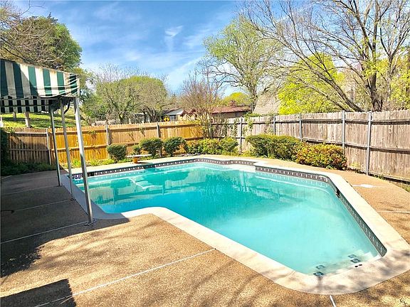 4th image of 924 Vince Ln