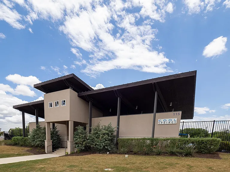 702 Silver Springs Bnd — Photo 32